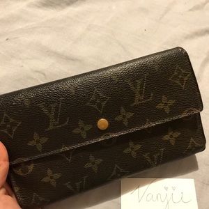 AUTHENTIC LV WOMANS WALLET